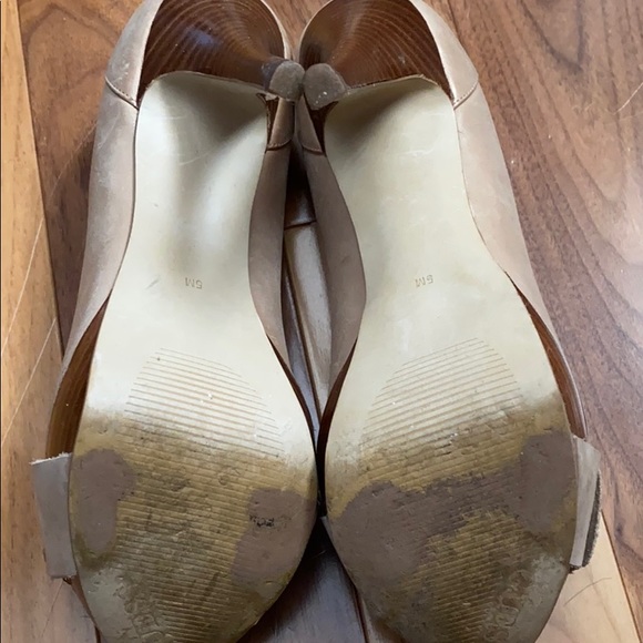 Size 5 platform Guess heels - Picture 3 of 9